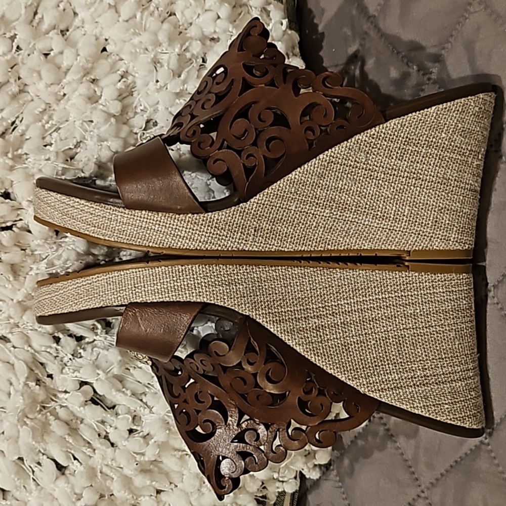 Brighton Wedges - Picture 9 of 16